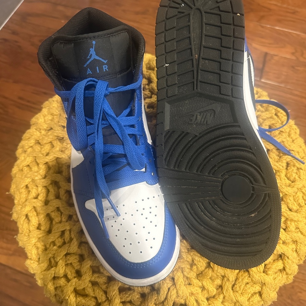 Air Jordan Sneakers - Picture 3 of 5